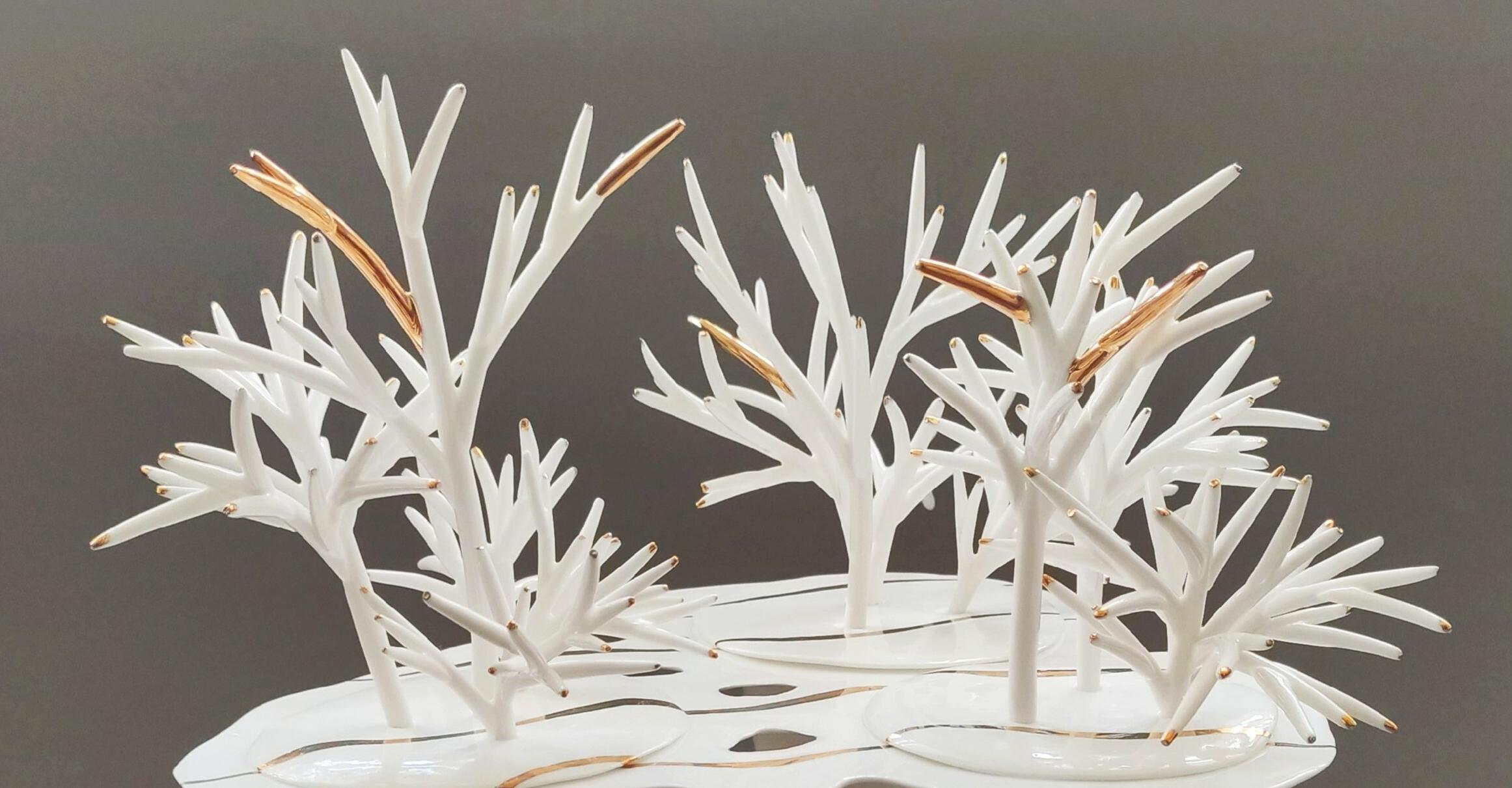 "Baltoj tėkmėj": Ramutės Juršienės porceliano darbų paroda