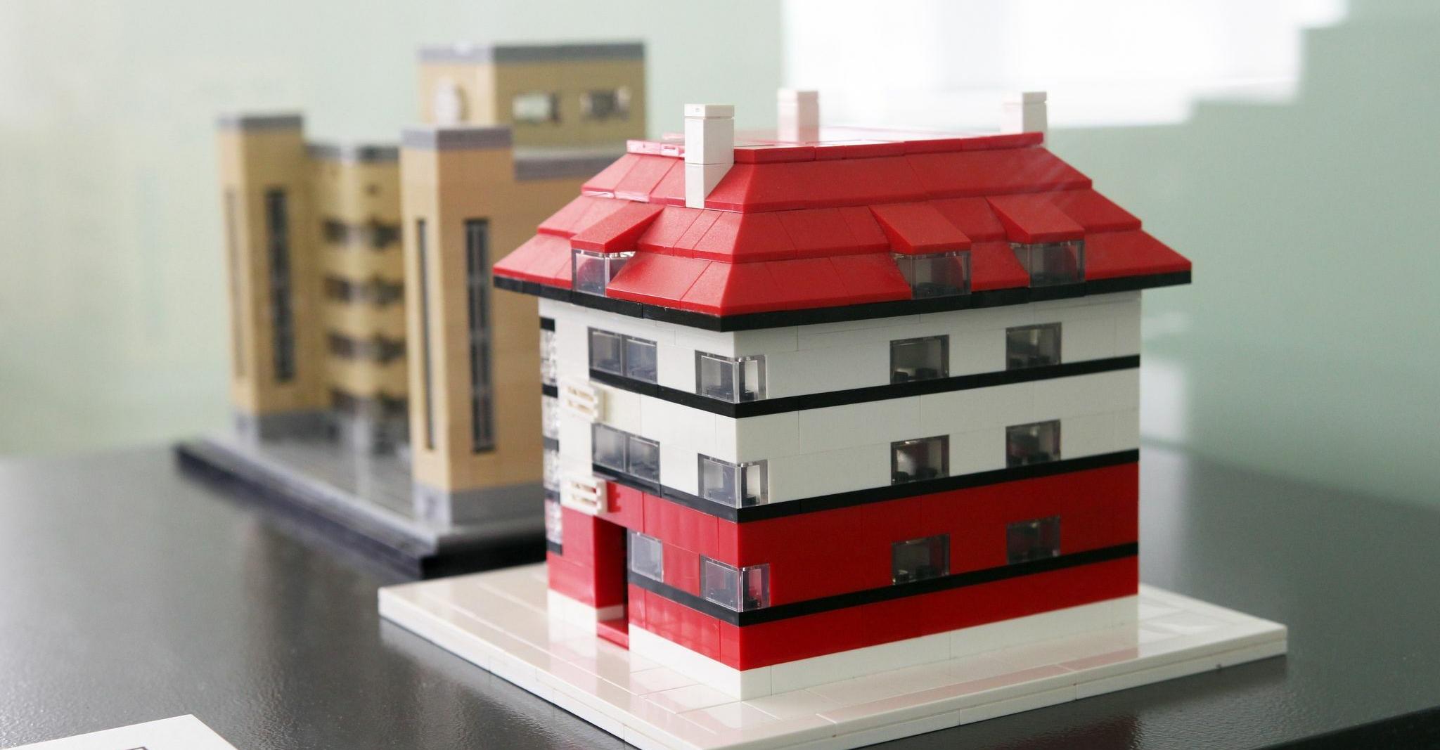 Svečiuose parodoje „LEGO modernizmas: nuo kaladėlės iki pastato“ Galaunių namuose
